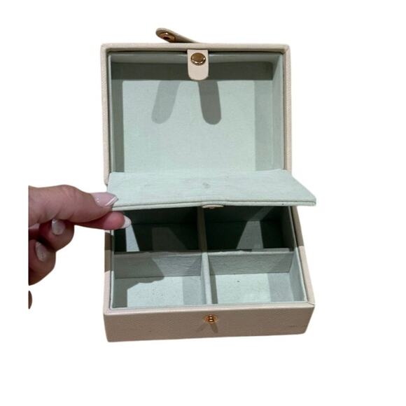 Stackers Mini Travel Jewelry Box – Blush Pink with Gold Hardware - Picture 3 of 3